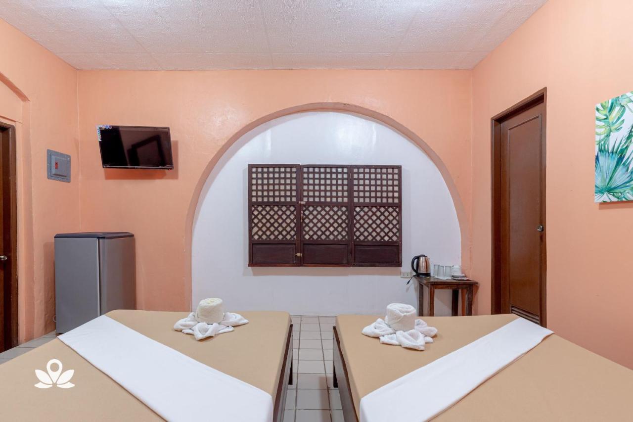 Zen Rooms Calle Crisologo 비간 외부 사진